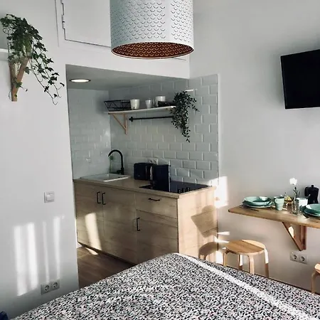 Blue Flamingo By Namaste Elite Apartment